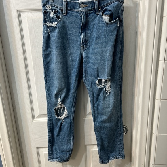Abercrombie & Fitch Denim - Abercrombie & Fitch High Rise Mom Jean